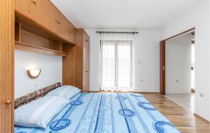 Posteľ alebo postele v izbe v ubytovaní Beautiful Apartment In Novi Vinodolski