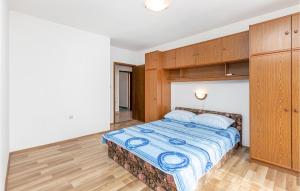 Posteľ alebo postele v izbe v ubytovaní Beautiful Apartment In Novi Vinodolski