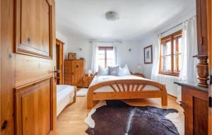 Postel nebo postele na pokoji v ubytování Gemuetliche Ferienwohnung Werf
