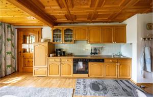 Kuchyň nebo kuchyňský kout v ubytování Gemuetliche Ferienwohnung Werf