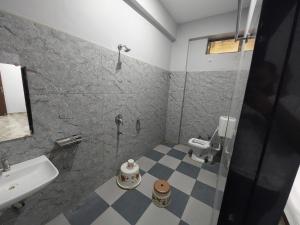 HOTEL MUSHAK by BAPPA PALACE的一间浴室