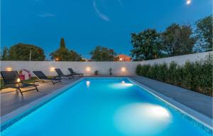 Basen w obiekcie Cozy Home In Biograd Na Moru lub w pobliżu