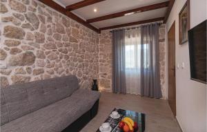 Posedenie v ubytovaní Three-Bedroom Holiday Home In Podgrade