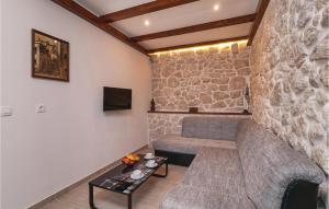 Posedenie v ubytovaní Three-Bedroom Holiday Home In Podgrade