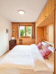 Giường trong phòng chung tại Apt Veysonnaz avec terrasse et vue imprenable