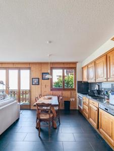 Nhà bếp/bếp nhỏ tại Apt Veysonnaz avec terrasse et vue imprenable