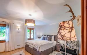 Postel nebo postele na pokoji v ubytování Gemuetliche Ferienwohnung Werf