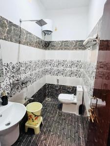 Vannituba majutusasutuses RAVINDRA GEETA Inn