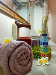 Кровать или кровати в номере Vanaya Lodge For Yearly, New Authentic Cozy Cabin