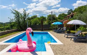 Bazén v ubytovaní 3 Bedroom Cozy Home In Veprinac alebo v jeho blízkosti