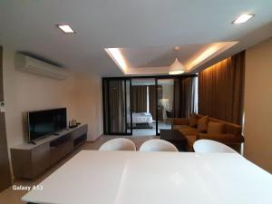 Postel nebo postele na pokoji v ubytování Avatar Suites Hotel - SHA Extra Plus
