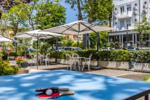 A garden outside Hotel Foglieri