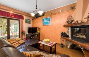 Televiisor ja/või meelelahutuskeskus majutusasutuses 2 Bedroom Gorgeous Home In Veli Brgud