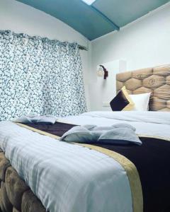 Postel nebo postele na pokoji v ubytování The Empire Resort , Nubra