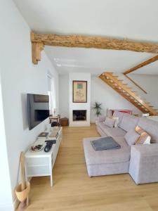 a living room with a couch and a table at Refúgio no Oeste com Vistas Perto Óbidos e Praias in Landal