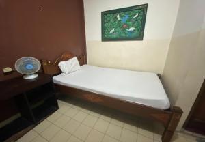 Postel nebo postele na pokoji v ubytování Hotel Candra Adigraha