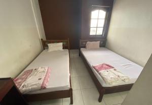 Postel nebo postele na pokoji v ubytování Hotel Candra Adigraha