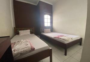 Postel nebo postele na pokoji v ubytování Hotel Candra Adigraha