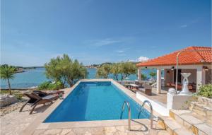 Bazén v ubytování Holiday Home Gradina Iv nebo v jeho okolí + 37 fotografií
