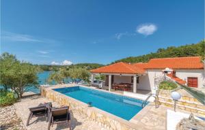 Bazén v ubytování Holiday Home Gradina Iv nebo v jeho okolí