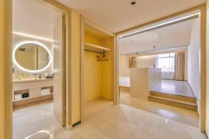 Phòng tắm tại Konggu Youlan Hotel Ningbo Yuyao North Xinjian Road