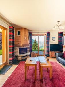Posezení v ubytování Paisible apt cheminée, terrasse, jardin, vue époustouflante
