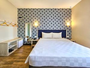 Postel nebo postele na pokoji v ubytování Hotel 88 Kedungsari - Kedungdoro By WH