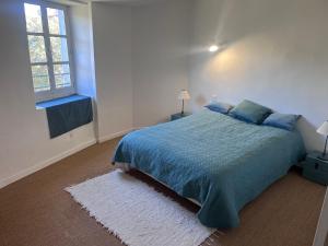 Ein Bett oder Betten in einem Zimmer der Unterkunft Nichoir des gorges