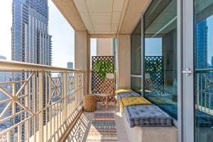 Balkón nebo terasa v ubytování Stylish 1BR with Iconic Burj and Fountain Views
