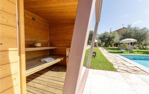 Volpago del MontelloにあるVista Dai Colliの木製サウナ(プール付)の屋外ビュー