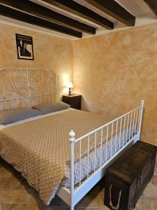 A bed or beds in a room at L'angolo nascosto