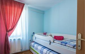 Posteľ alebo postele v izbe v ubytovaní Nice Apartment In Veprinac With Wifi