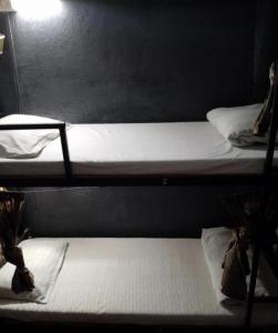 Postel nebo postele na pokoji v ubytování Bapuji Dormitory Hostel Mumbai