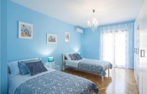Ein Bett oder Betten in einem Zimmer der Unterkunft Awesome Home In Zrnovnica With Kitchen