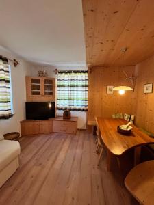 Posezení v ubytování Für 4-6 Wohnhaus im Weinberg - Voldersberghof