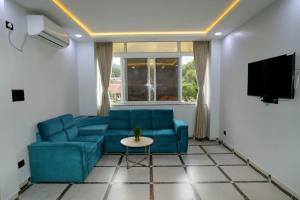 TV a/nebo společenská místnost v ubytování Buigal Bagan Restaurent & Apartment