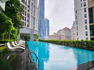 Πισίνα στο ή κοντά στο The Mews Kuala Lumpur Homestay with Bathtub 700m to KLCC by Cloud Host +44 φωτογραφίες