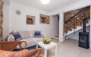 Część wypoczynkowa w obiekcie Pet Friendly Home In Brzac With Wifi