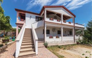 Το κτήριο όπου στεγάζεται  το διαμέρισμα