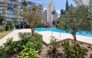 The swimming pool at or close to Pet Friendly Apartment