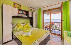 Postel nebo postele na pokoji v ubytování Lovely Apartment In Crikvenica