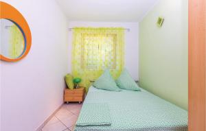 Postel nebo postele na pokoji v ubytování Lovely Apartment In Crikvenica