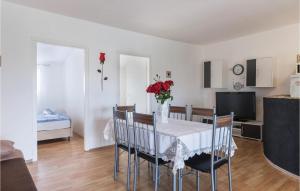 Postel nebo postele na pokoji v ubytování Two-Bedroom Apartment In Vodnjan