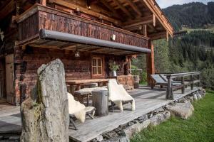 Ein allgemeiner Bergblick oder ein Berglick von des Ferienhauses aus