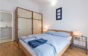 Postel nebo postele na pokoji v ubytování One-Bedroom Apartment In Porec