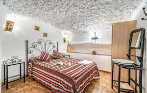 Posteľ alebo postele v izbe v ubytovaní Beautiful Home In Cuevas Del Campo
