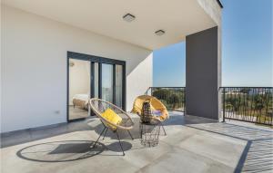 Balkon lub taras w obiekcie 5 Bedroom Amazing Home In Galizana