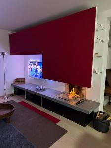 Televisor o centre d'entreteniment de Veralto - Modern Suite with Como Lake view