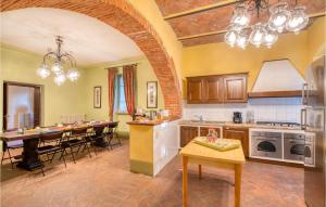 Kuchnia lub aneks kuchenny w obiekcie Villa Pieve, Lucignano