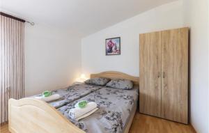 Postel nebo postele na pokoji v ubytování Two-Bedroom Apartment In Vodnjan